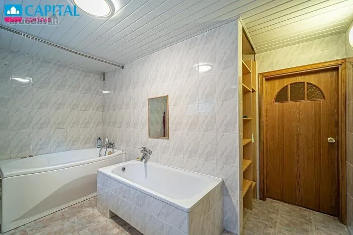 30 Of The Wildest Real Estate Listings That Someone Is Actually Trying To Sell