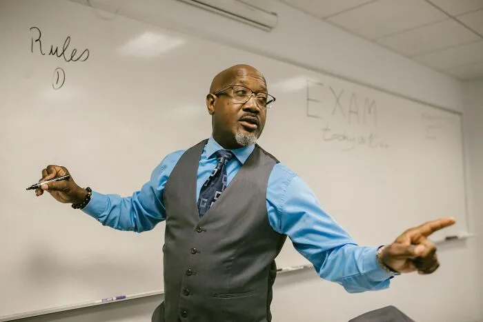 Somebody Asks “What Happened To The Lonely Guy In Your High School Class?” And 27 Folks Answer