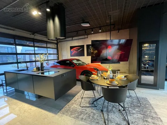 30 Of The Wildest Real Estate Listings That Someone Is Actually Trying To Sell