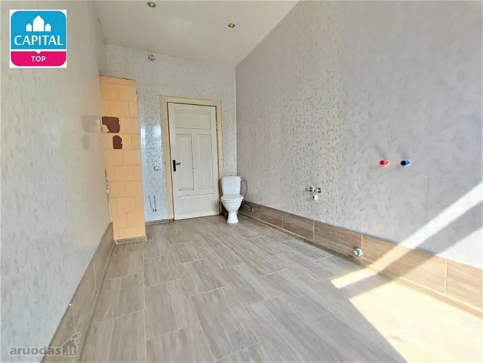 30 Of The Wildest Real Estate Listings That Someone Is Actually Trying To Sell