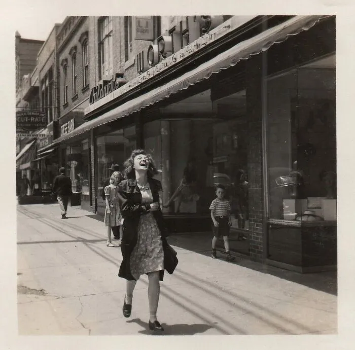1940s.....i Would Love To Know What's Going On.....her Joy Is Infectiou