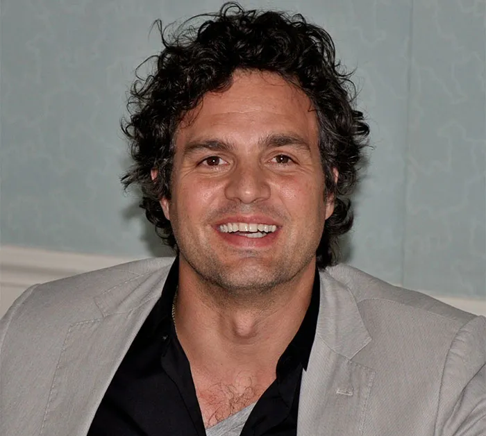 50 Celebrities That Lived Up To Their Reputation Or Failed Miserably, As Per Waiters