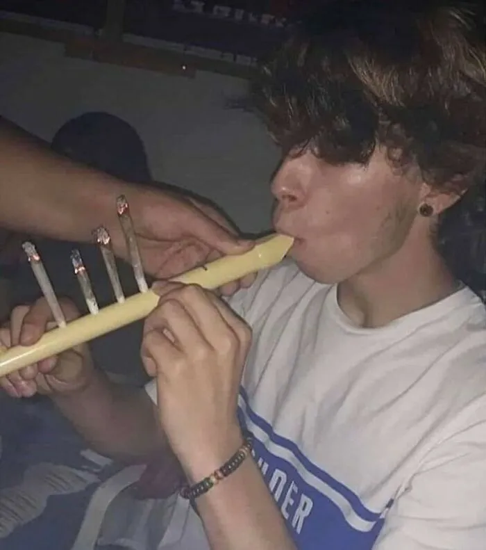 “Only One Cig Per Kid”: 45 Of The Weirdest Pictures Seen On ‘Cursed Aesthetic’ (New Pics)