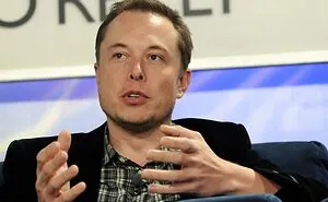 35 Celebrities That Had Everything And Made Career-Changing Mistakes, As Presented In This Thread