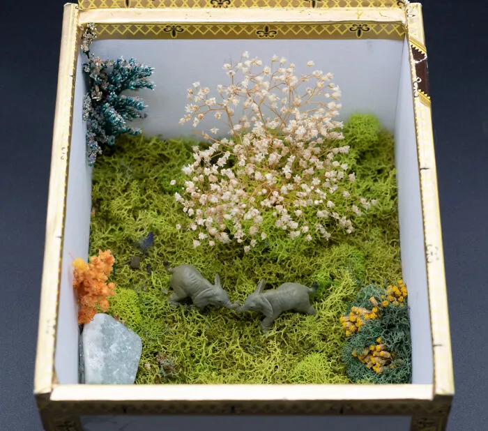 I Make Mini Worlds Out Of Real Flowers And Mosses (22 Pics)