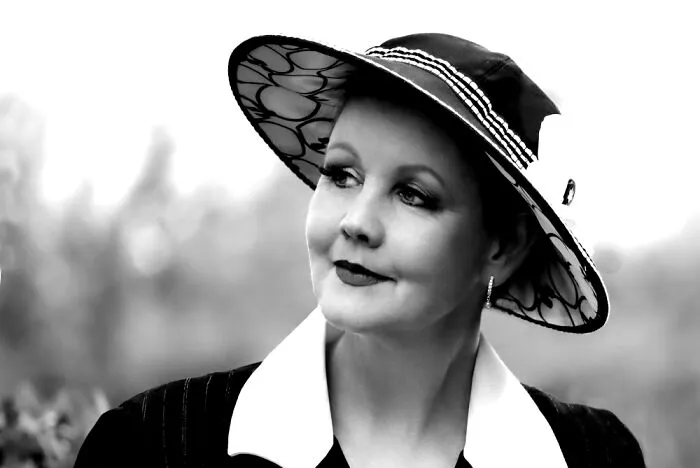 A Hat Chanel-Look-Inspired