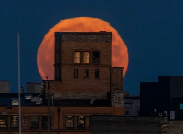 30 Photos Of The Blue Supermoon To Appreciate Before It Happens Again In 2037