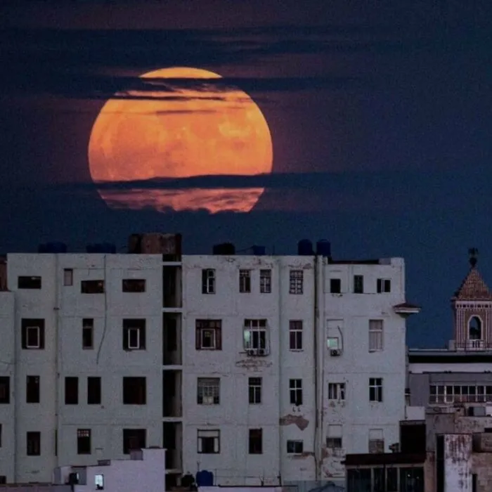 30 Photos Of The Blue Supermoon To Appreciate Before It Happens Again In 2037