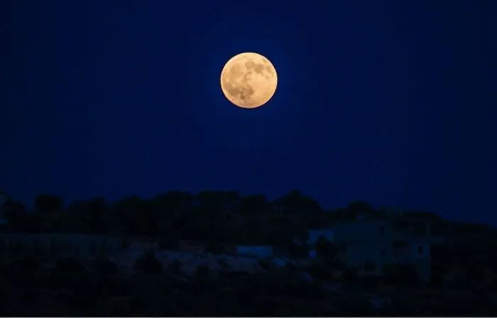 30 Photos Of The Blue Supermoon To Appreciate Before It Happens Again In 2037
