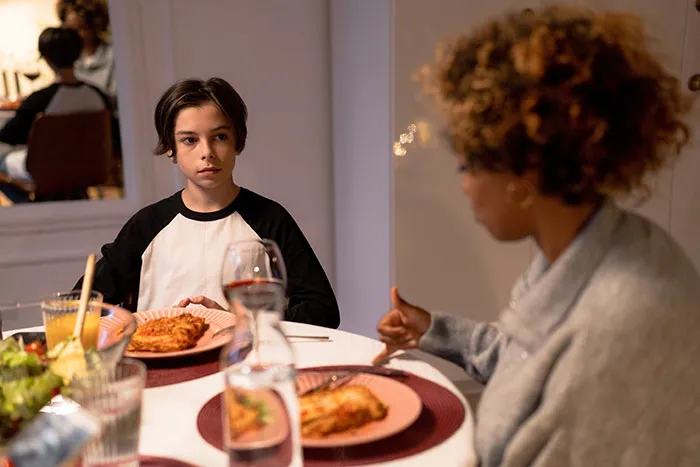 30 Kids That Experienced Growing Up In A Polyamorous Family Share What It Was Like