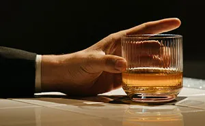 Man Can’t Understand No For An Answer, Woman Agrees On Him Buying Her A Drink, Dumps It On His Shoes