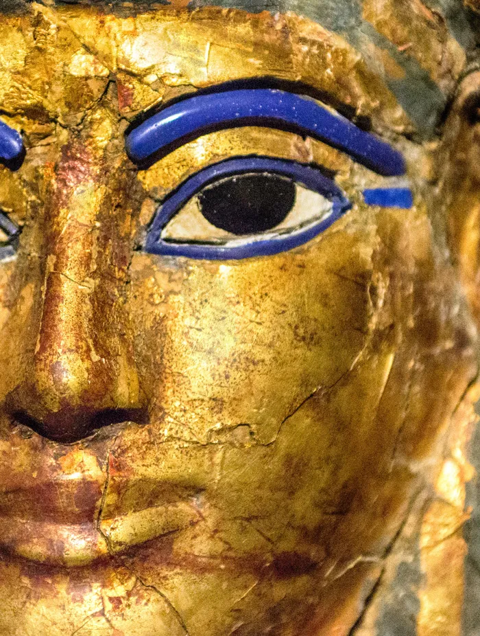 golden egyptian sculpture