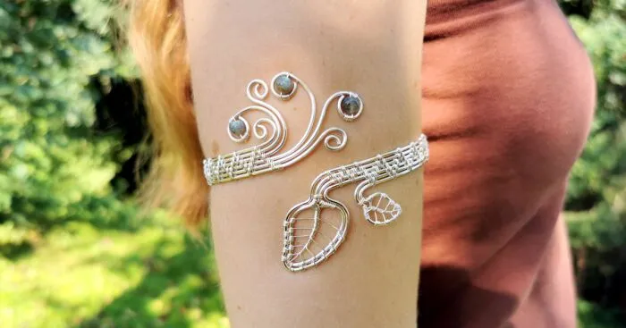 I Used Ten Meters Of Wire For This Elven Armlet (7 Pics)