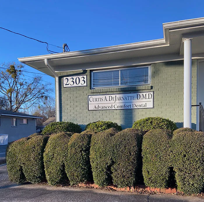 This Dental Office Trims Their Shrubs To Look Like Molars