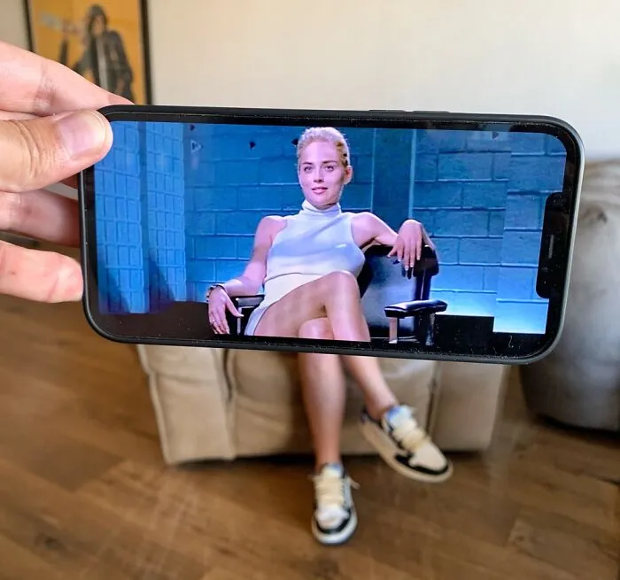 I Combine Ordinary Objects With Pics On My Phone To Make Them Look Extraordinary (16 New Pics)