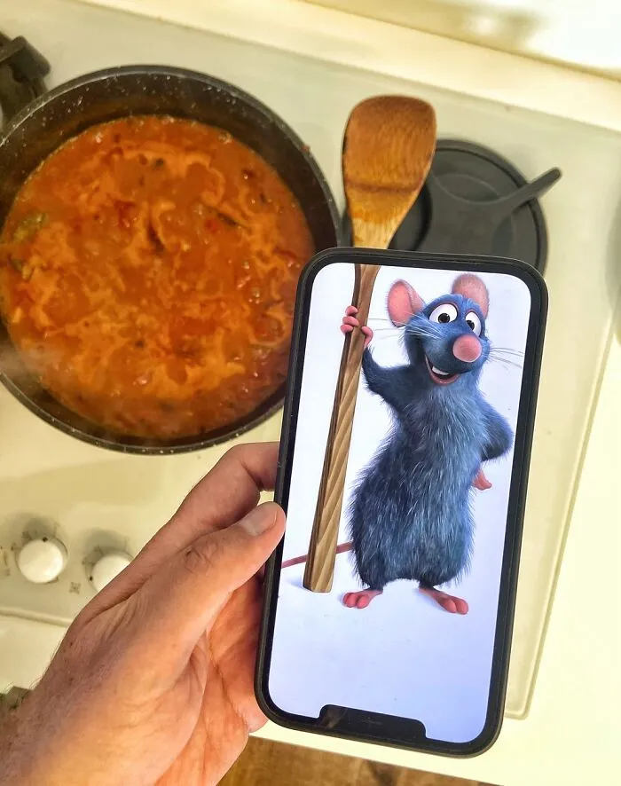 I Combine Ordinary Objects With Pics On My Phone To Make Them Look Extraordinary (16 New Pics)
