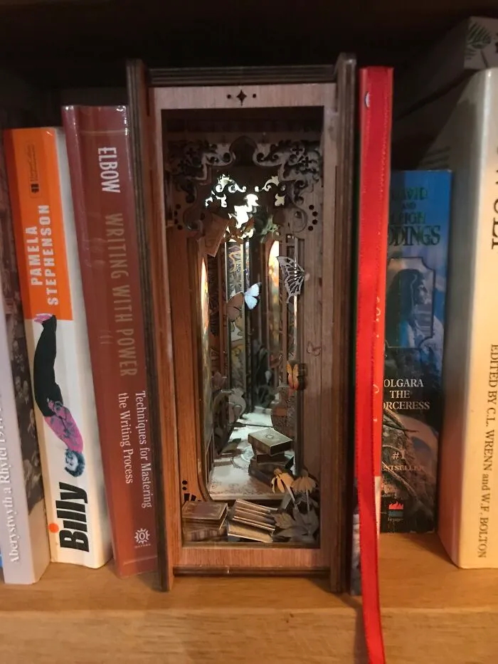 Mini Library, Complete With Lights And Little Books You Can Move Around :d