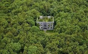 50 Of The Most Unique Abandoned Homes People Ever Came Across
