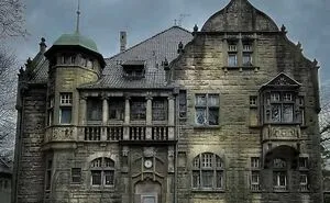 50 Of The Most Unique Abandoned Homes People Ever Came Across