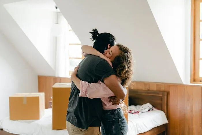 30 Men Share Real-Life Examples Of "A Woman's Touch"