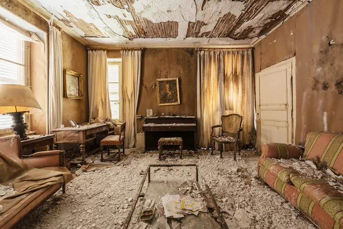 In My Series Of Abandoned Places, I Invite You To Travel Through A Post-Apocalyptic World