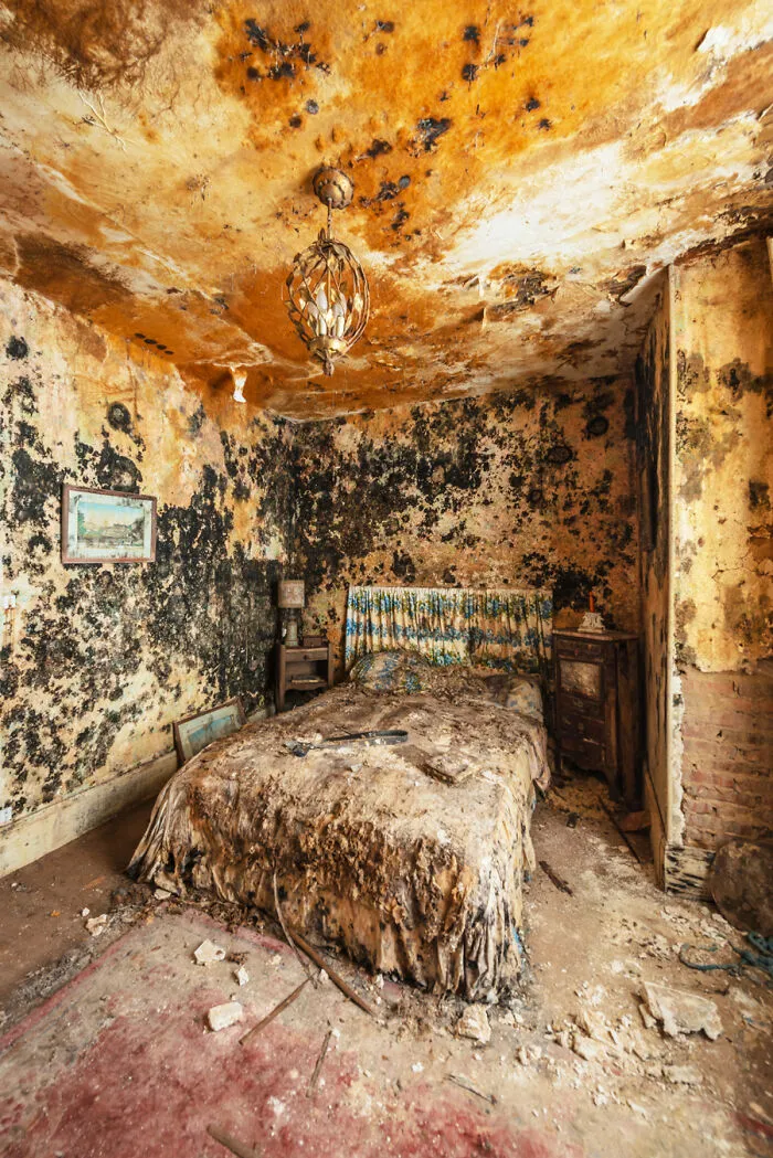 In My Series Of Abandoned Places, I Invite You To Travel Through A Post-Apocalyptic World