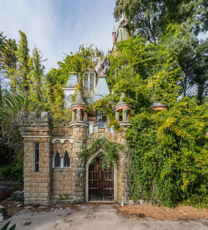 In My Series Of Abandoned Places, I Invite You To Travel Through A Post-Apocalyptic World