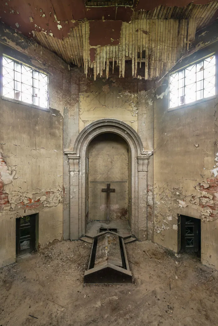 In My Series Of Abandoned Places, I Invite You To Travel Through A Post-Apocalyptic World