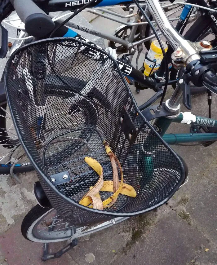 Alguien sigue usando mi bici como papelera