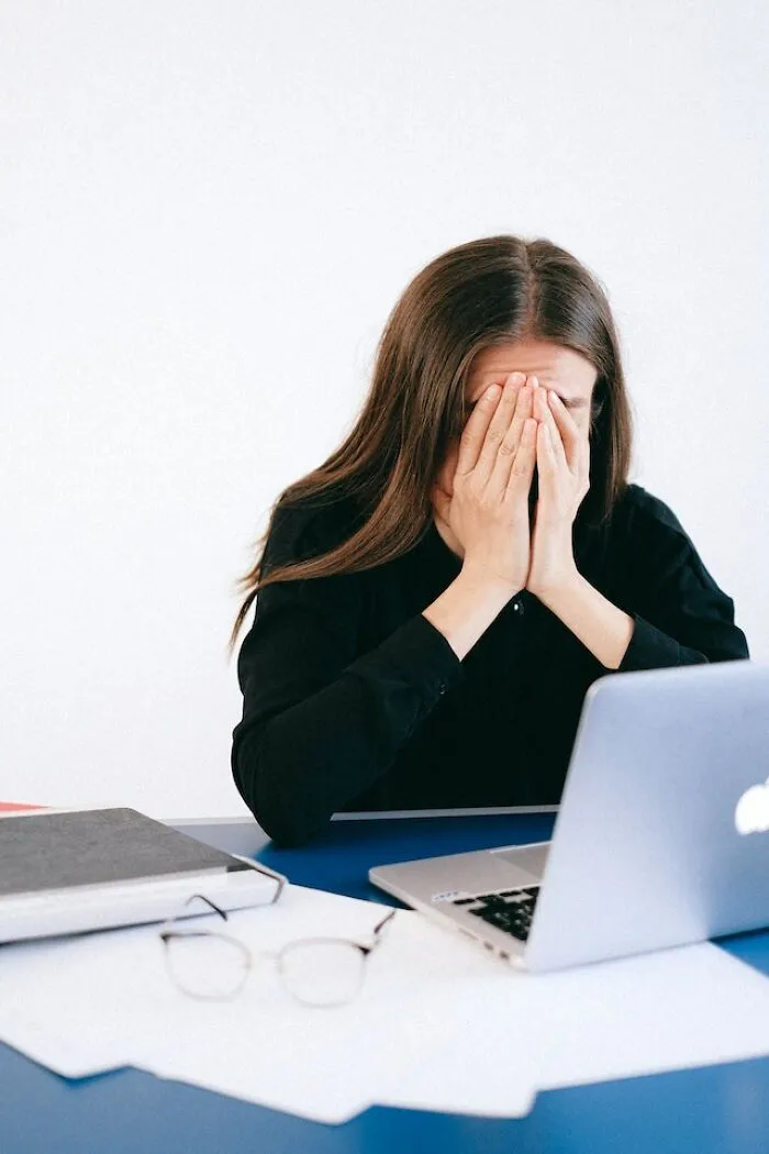 “She Got In”: 30 Of The Worst College Admission Essays Shared In This Thread