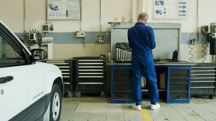 30 People Share Crazy Secrets From Their Workplaces Now That They Don't Work There Anymore