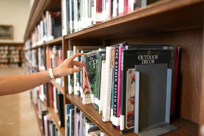 30 People Share Crazy Secrets From Their Workplaces Now That They Don't Work There Anymore