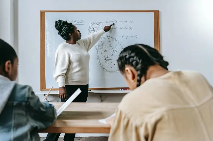 20 Ex-empleados comparten secretos impactantes sobre sus antiguos lugares de trabajo