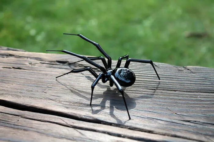 I Made Glass Spider Figurines As An Idea For Halloween Decorations (10 Pics)