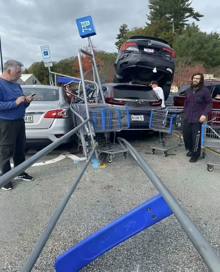 Alguien no devolvió el carro a su sitio