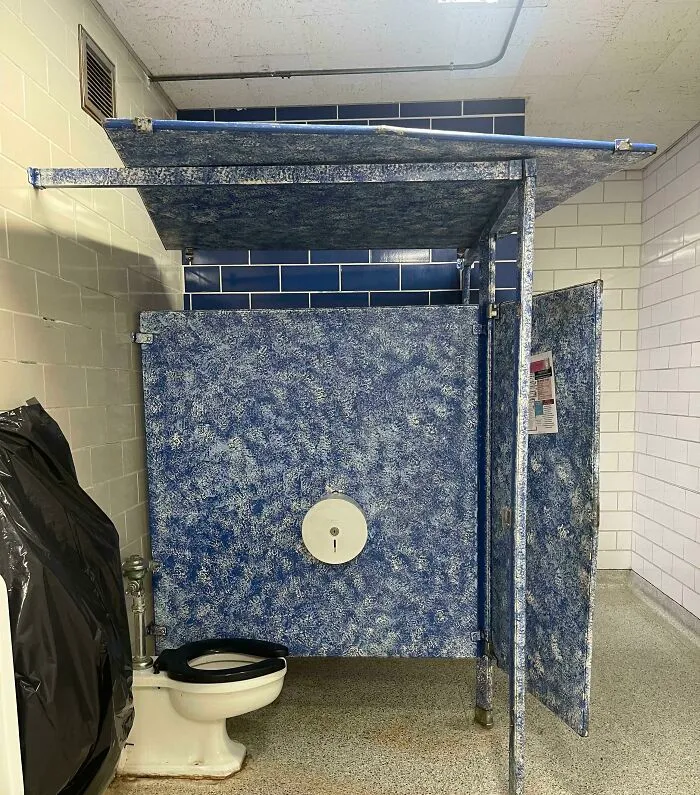 I’m A Janitor In A High School. Kids Are Dumb