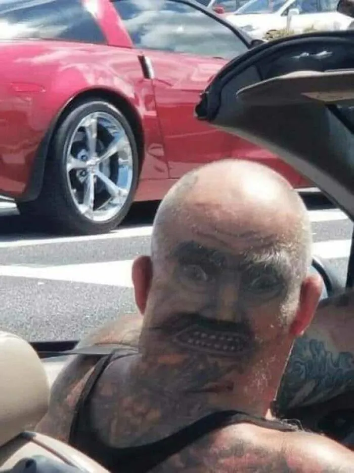 26 Personas que no se dan cuenta de lo horribles que son sus tatuajes (nuevas imágenes)