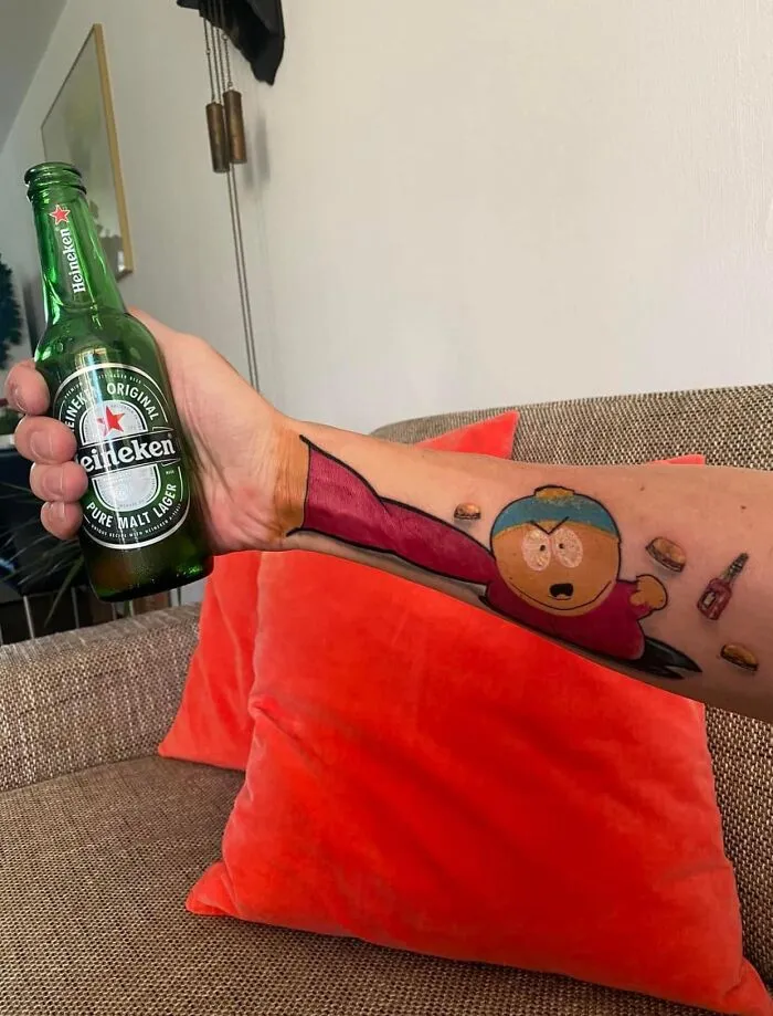 26 Personas que no se dan cuenta de lo horribles que son sus tatuajes (nuevas imágenes)