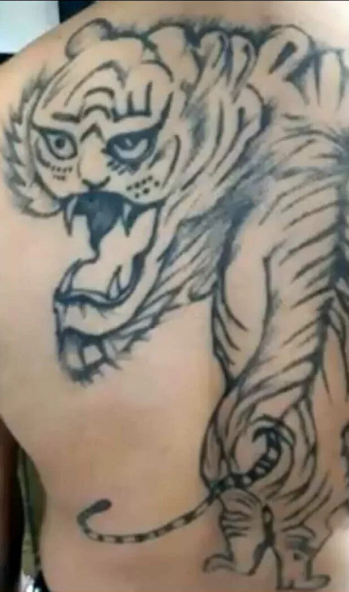 26 Personas que no se dan cuenta de lo horribles que son sus tatuajes (nuevas imágenes)