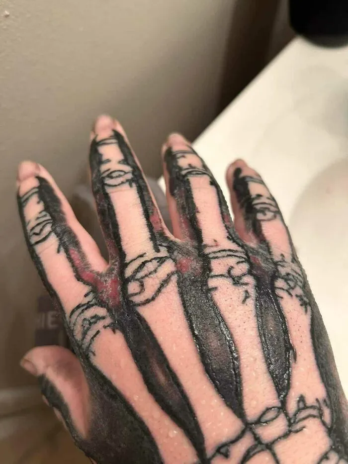 26 Personas que no se dan cuenta de lo horribles que son sus tatuajes (nuevas imágenes)