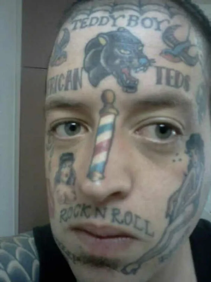 26 Personas que no se dan cuenta de lo horribles que son sus tatuajes (nuevas imágenes)