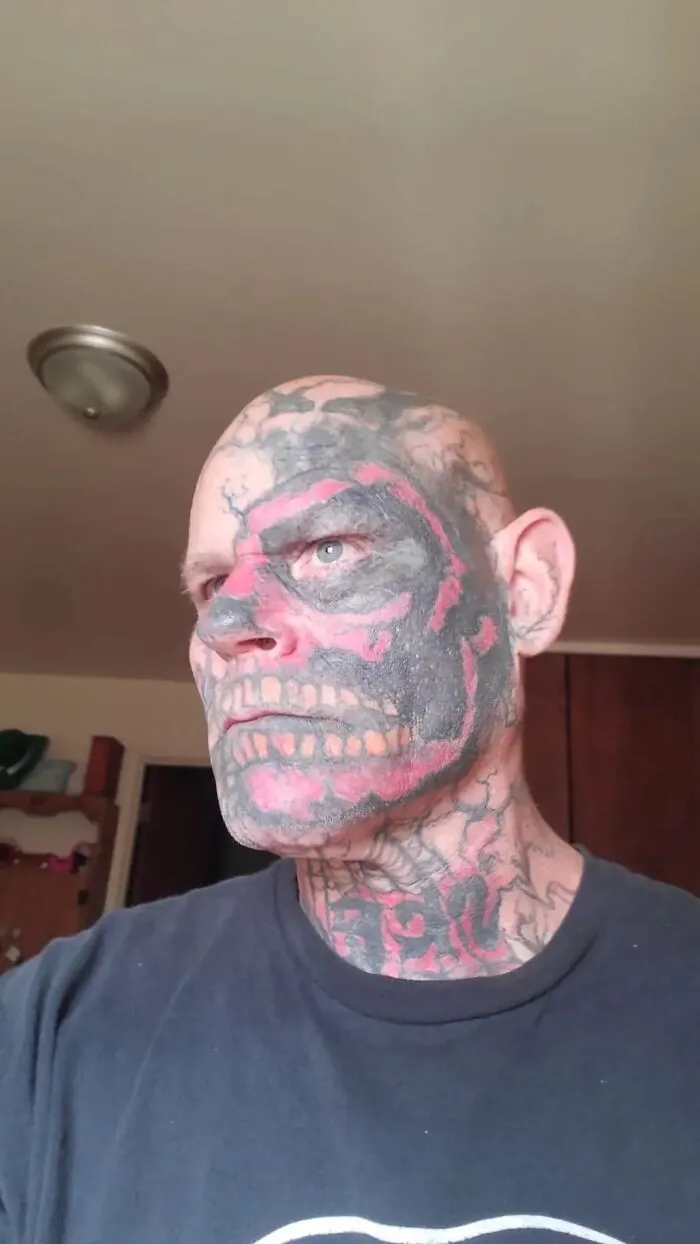 26 Personas que no se dan cuenta de lo horribles que son sus tatuajes (nuevas imágenes)