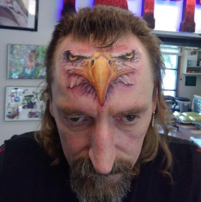26 Personas que no se dan cuenta de lo horribles que son sus tatuajes (nuevas imágenes)