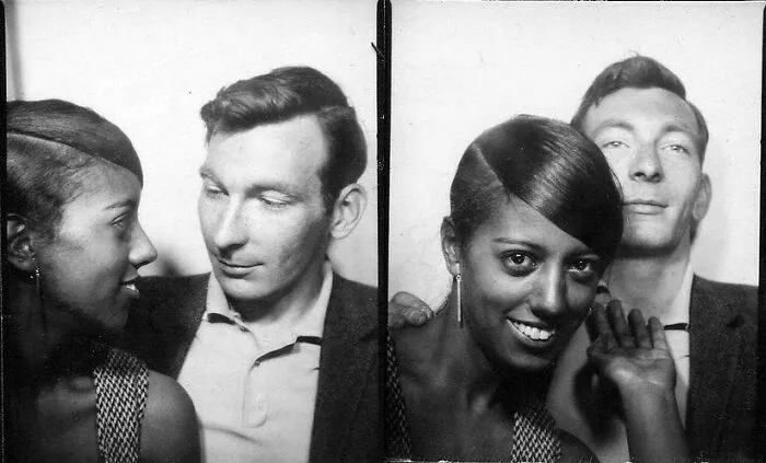 Pareja en el fotomatón, 1960