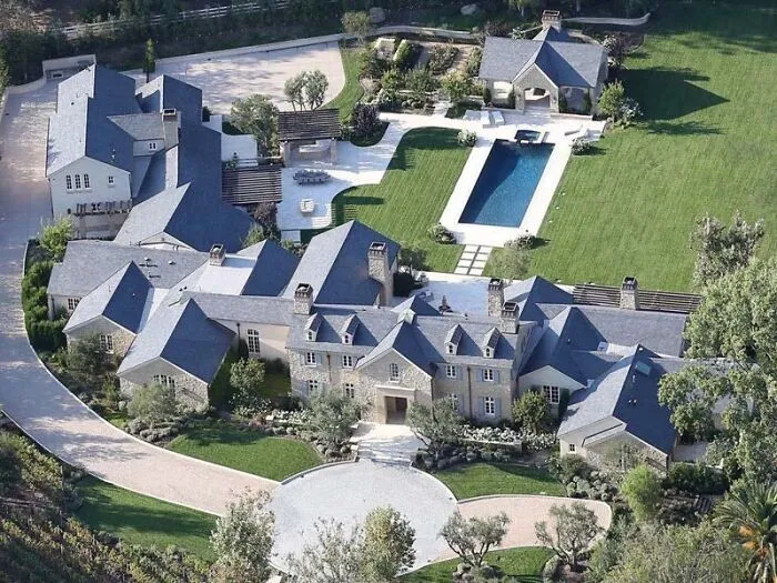 Joel Osteen’s Horrendous Mess Of A Dupe-Cash Funded Mchellhole