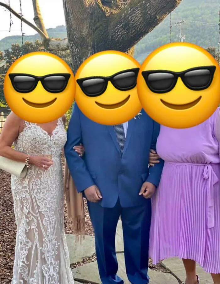 La de la izquierda no es la novia