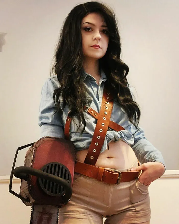 I'm An Amputee And I Usually Make Cosplays Around My Bionic Arm, But Trading It Out For The Chainsaw This Time Was Worth It