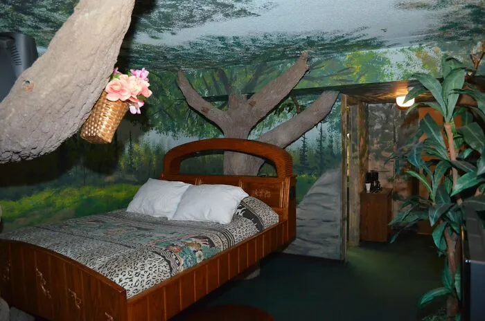 A Hotel My Mom Worked In Growing Up, Closed In 2013ish