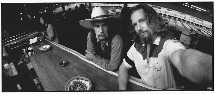 Jeff Bridges y Sam Elliot haciéndose un selfie en el rodaje de  "El gran Lebowski", 1998