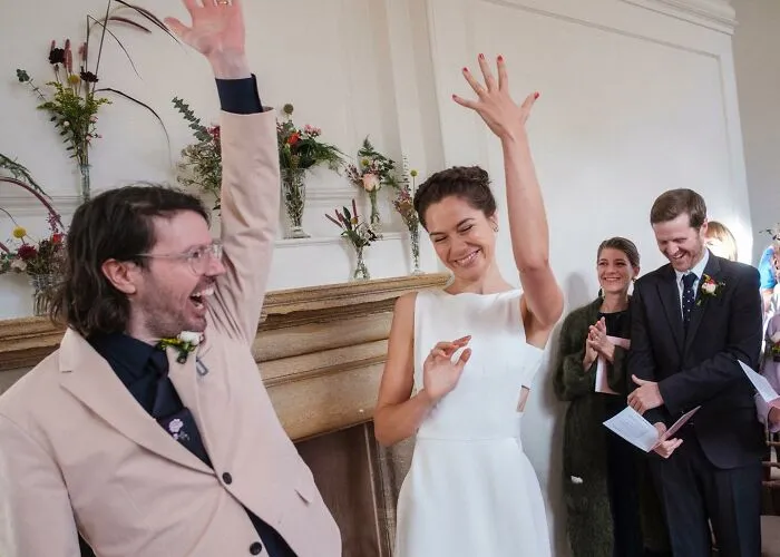 25 Honest Wedding Photos By Ian Weldon That Are As Funny As They Are Chaotic (New Pics)